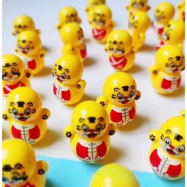 Mini Tumbler Goyang Karakter Boneka Stress Relief Toy Kartun Lucu Mainan Anak
